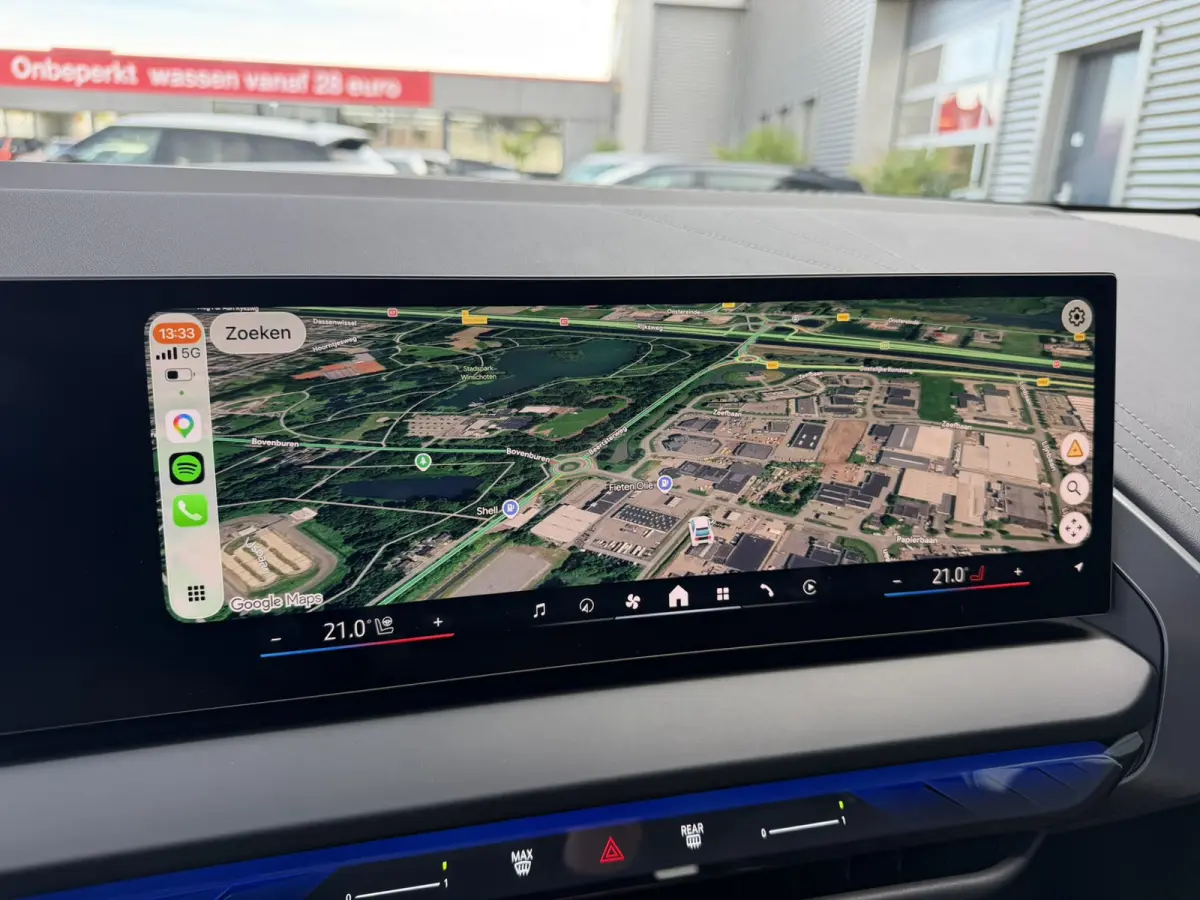 30e xDrive M Sport Harman- Kardon Sound Trekhaak Stuurwielverwarming Head-Up Display 360 Gr. Camera Driving Assistant Professional Elektrische actieradius tot 90 km WLTP! Bmw Iconic Glow Cha