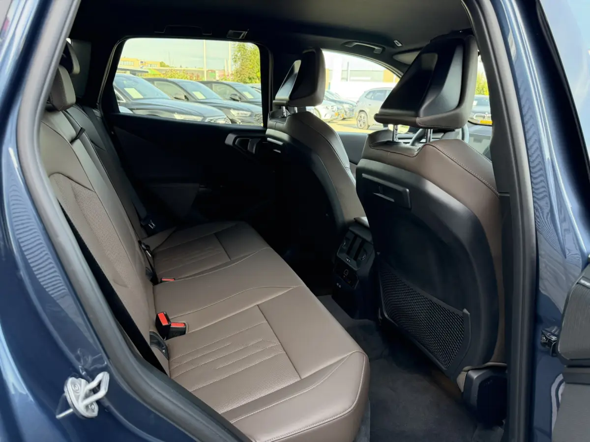 30e xDrive M Sport Harman- Kardon Sound Trekhaak Stuurwielverwarming Head-Up Display 360 Gr. Camera Driving Assistant Professional Elektrische actieradius tot 90 km WLTP! Bmw Iconic Glow Cha