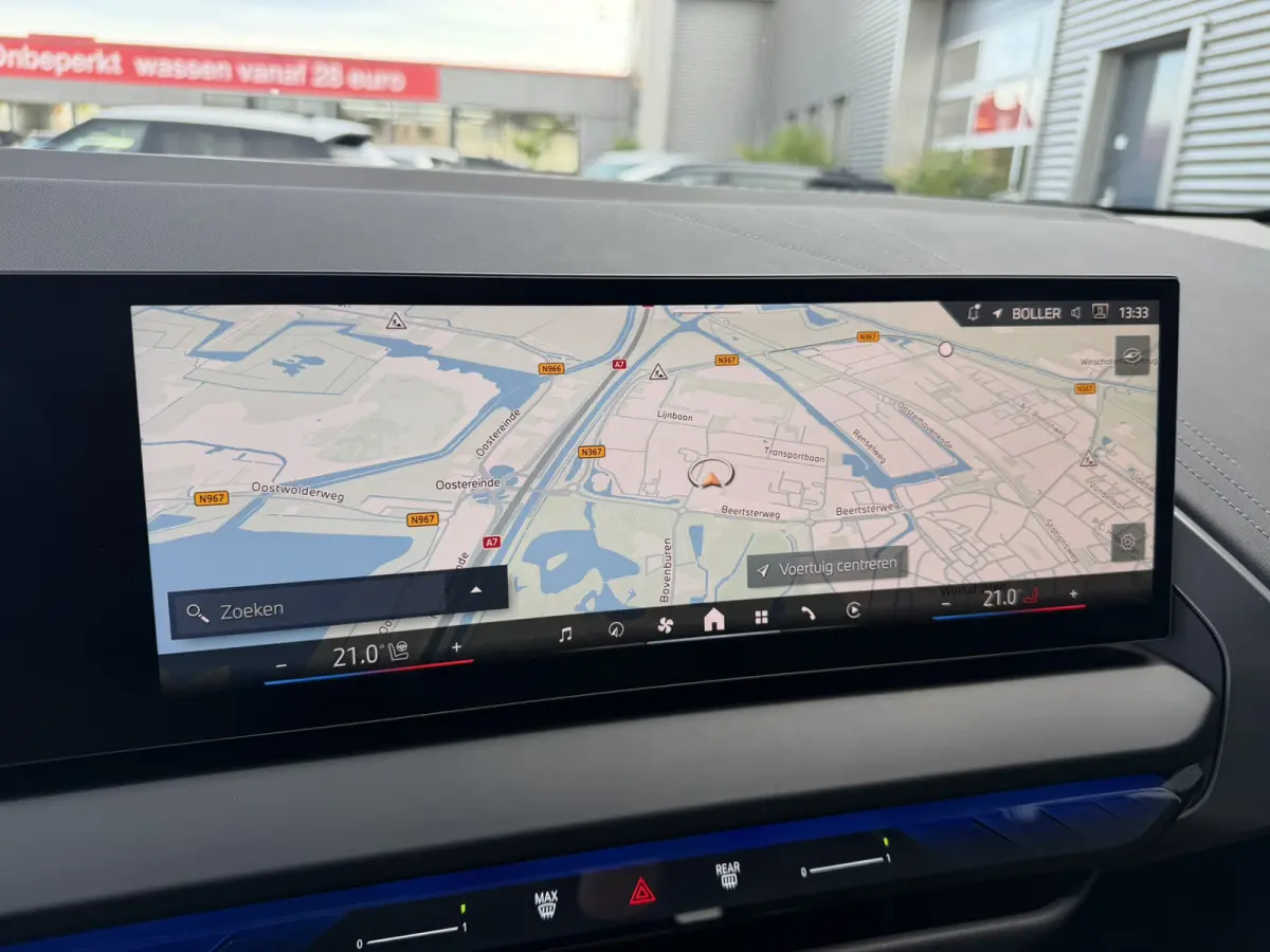 30e xDrive M Sport Harman- Kardon Sound Trekhaak Stuurwielverwarming Head-Up Display 360 Gr. Camera Driving Assistant Professional Elektrische actieradius tot 90 km WLTP! Bmw Iconic Glow Cha
