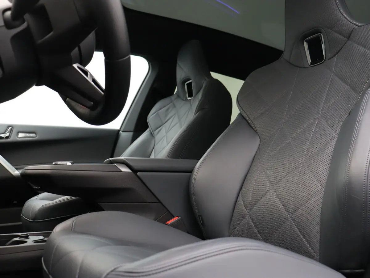 xDrive M70 M Sportpakket | Comfort Pack | Innovation Pack | SoH 100% | Integral Active Steering | Luchtvering | Panoramadak Sky Lounge | Driving Assistant Professional | Harman Kardon | 22''