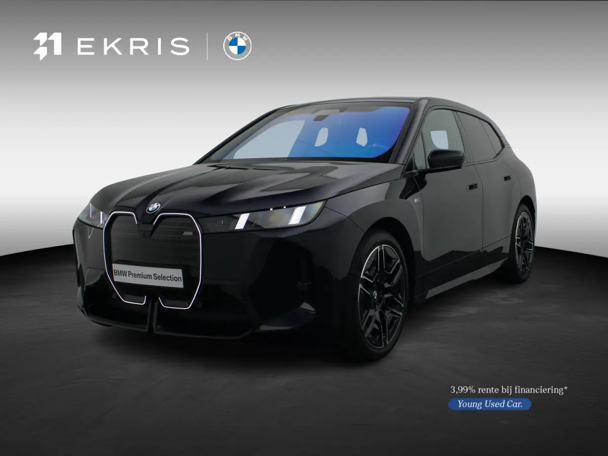 xDrive M70 M Sportpakket | Comfort Pack | Innovation Pack | Integral Active Steering | Luchtvering | Panoramadak Sky Lounge | Driving Assistant Professional | Harman Kardon | 22''