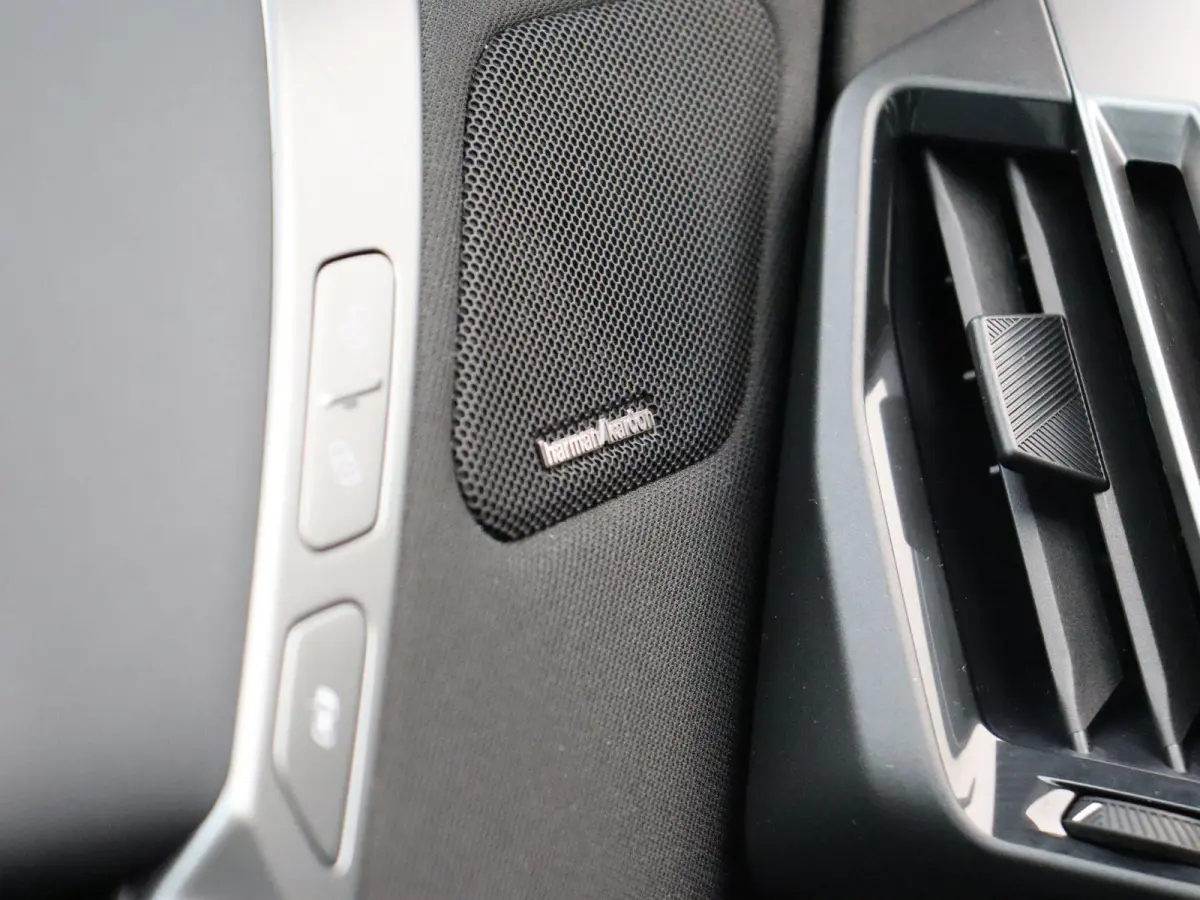 xDrive M70 M Sportpakket | Comfort Pack | Innovation Pack | SoH 100% | Integral Active Steering | Luchtvering | Panoramadak Sky Lounge | Driving Assistant Professional | Harman Kardon | 22''