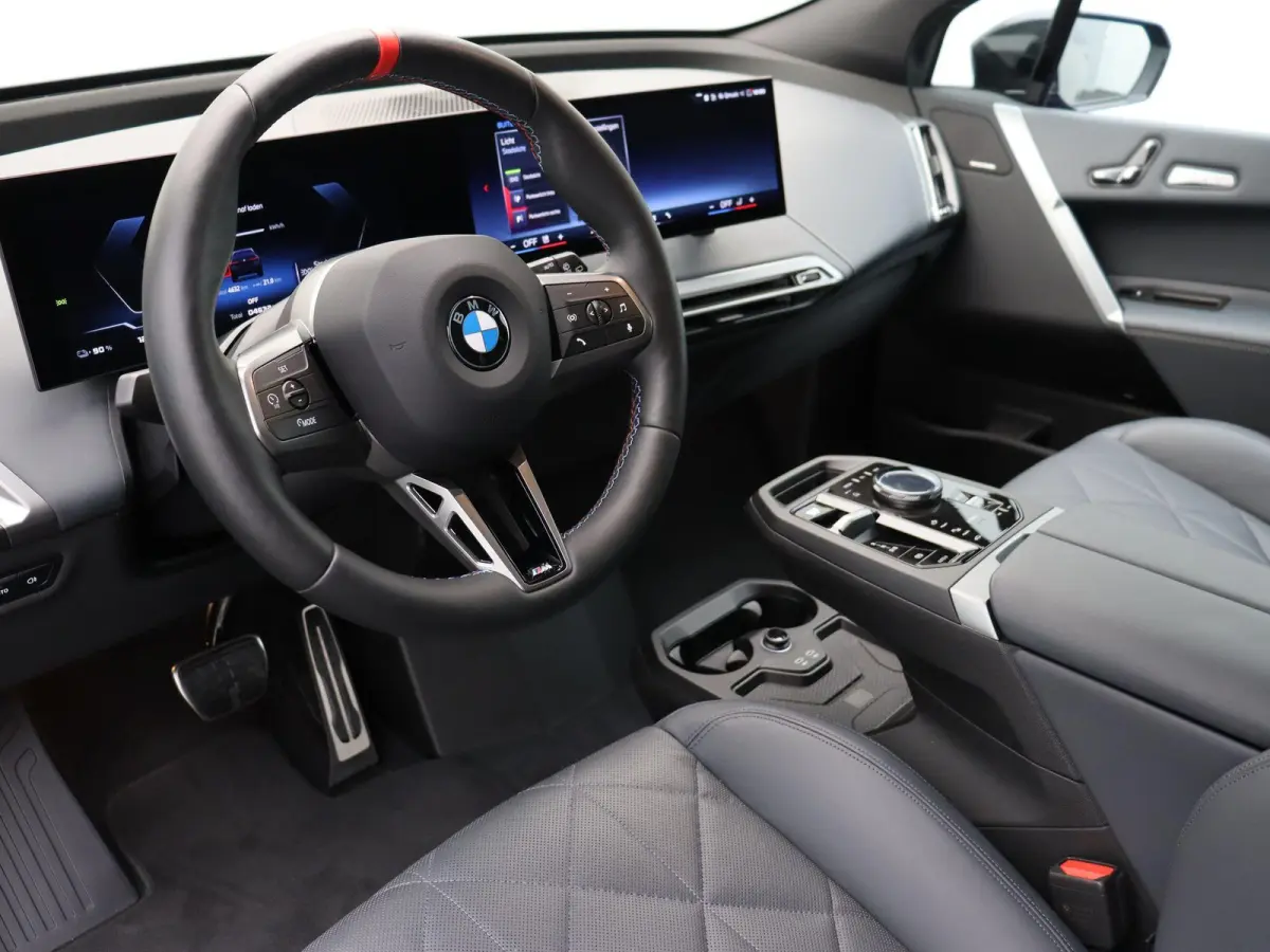 xDrive M70 M Sportpakket | Comfort Pack | Innovation Pack | SoH 100% | Integral Active Steering | Luchtvering | Panoramadak Sky Lounge | Driving Assistant Professional | Harman Kardon | 22''