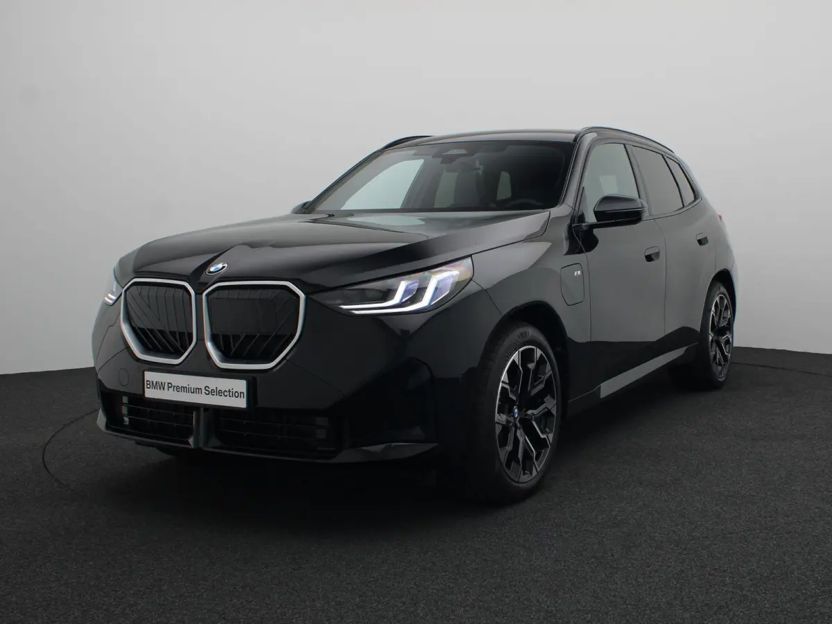 30e xDrive M Sportpakket | Premium Pack | Trekhaak | Panoramadak | Elektrisch Verstelbare Sportstoelen | Harman Kardon | 20''