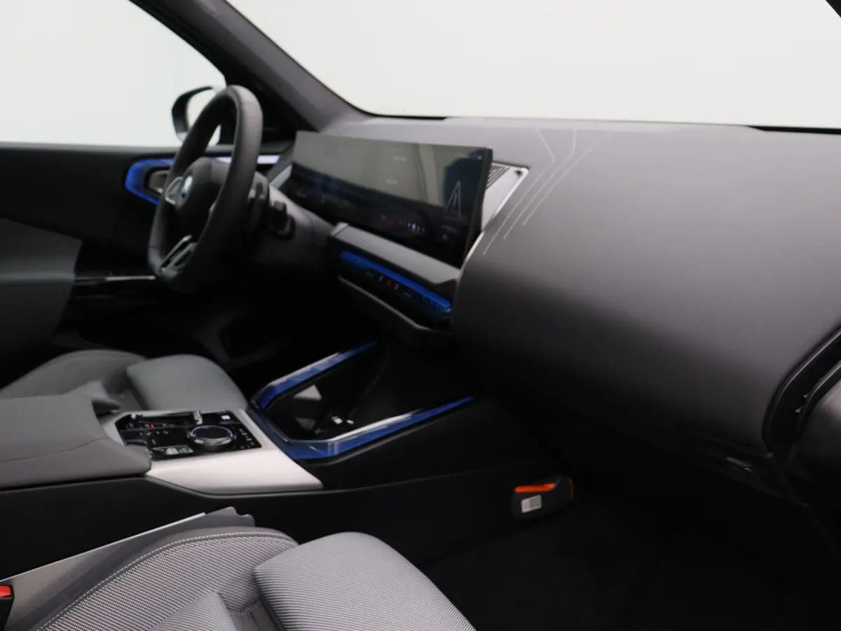 30e xDrive M Sportpakket | Premium Pack | Trekhaak | Panoramadak | Elektrisch Verstelbare Sportstoelen | Harman Kardon | 20''