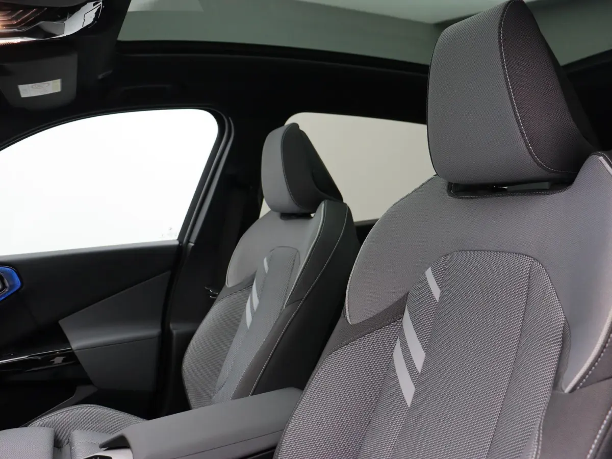 30e xDrive M Sportpakket | Premium Pack | Trekhaak | Panoramadak | Elektrisch Verstelbare Sportstoelen | Harman Kardon | 20''