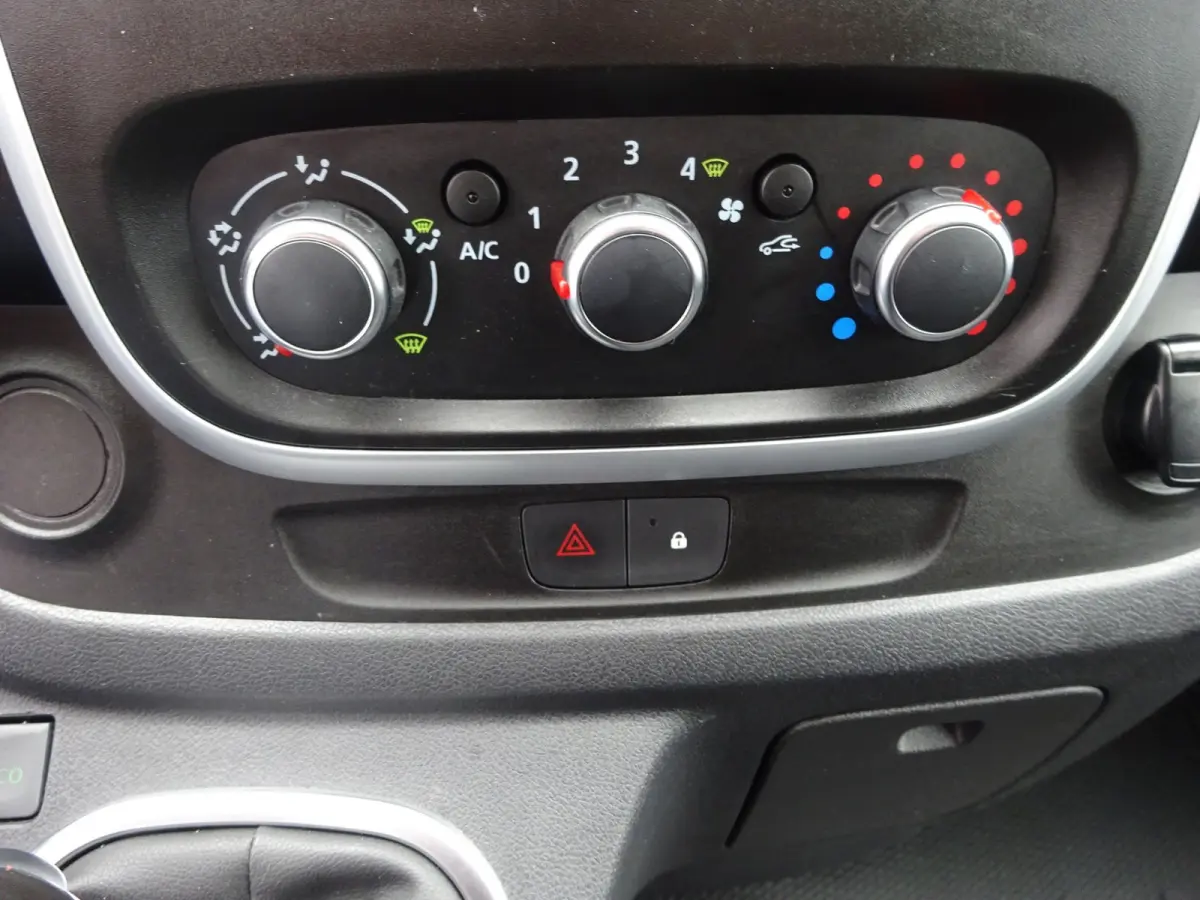 2.0 dCi 145 T29 L1H1 AUTOMAAT 2 X SCHUIFDEUR AIRCO NAVIGATIE 3ZITS CRUISE CONTROL