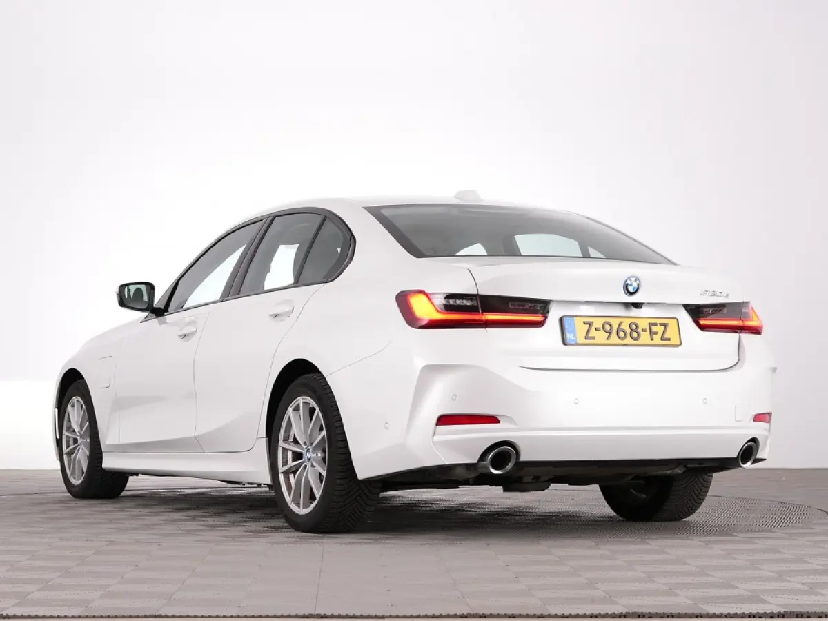 320 e | MOKKA LEDER | FULL LED | Sportstoelen | CAMERA | PHEV ✅ 1e Eigenaar !