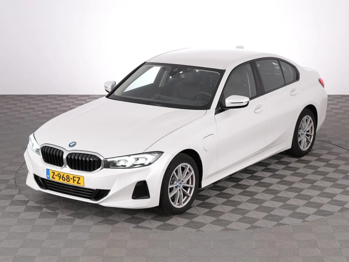 320 e | MOKKA LEDER | FULL LED | Sportstoelen | CAMERA | PHEV ✅ 1e Eigenaar !