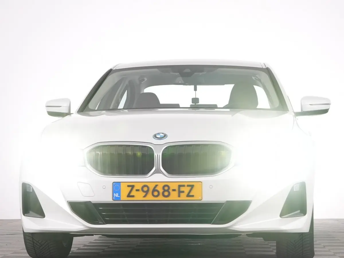 320 e | MOKKA LEDER | FULL LED | Sportstoelen | CAMERA | PHEV ✅ 1e Eigenaar !