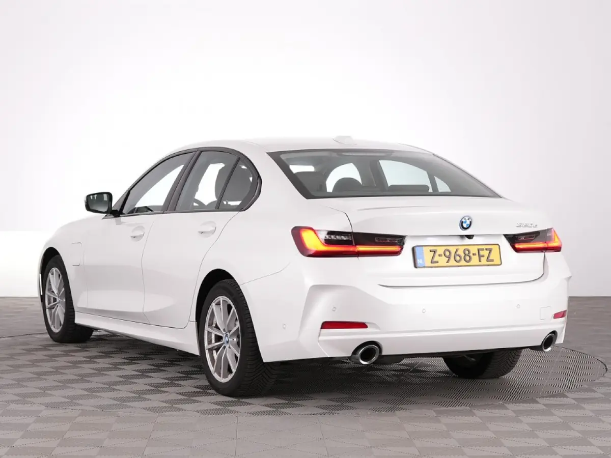 320 e | MOKKA LEDER | FULL LED | Sportstoelen | CAMERA | PHEV ✅ 1e Eigenaar !