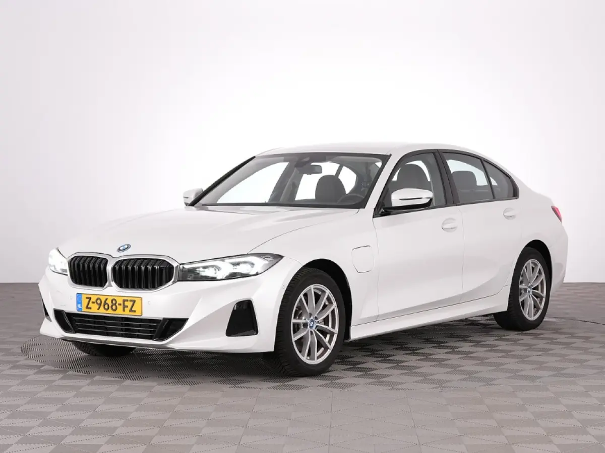320 e | MOKKA LEDER | FULL LED | Sportstoelen | CAMERA | PHEV ✅ 1e Eigenaar !