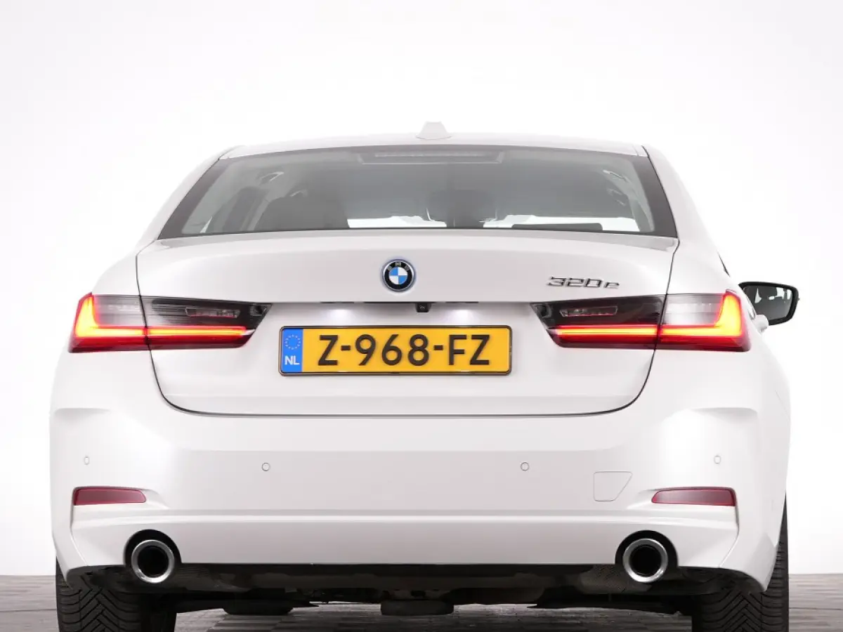 320 e | MOKKA LEDER | FULL LED | Sportstoelen | CAMERA | PHEV ✅ 1e Eigenaar !