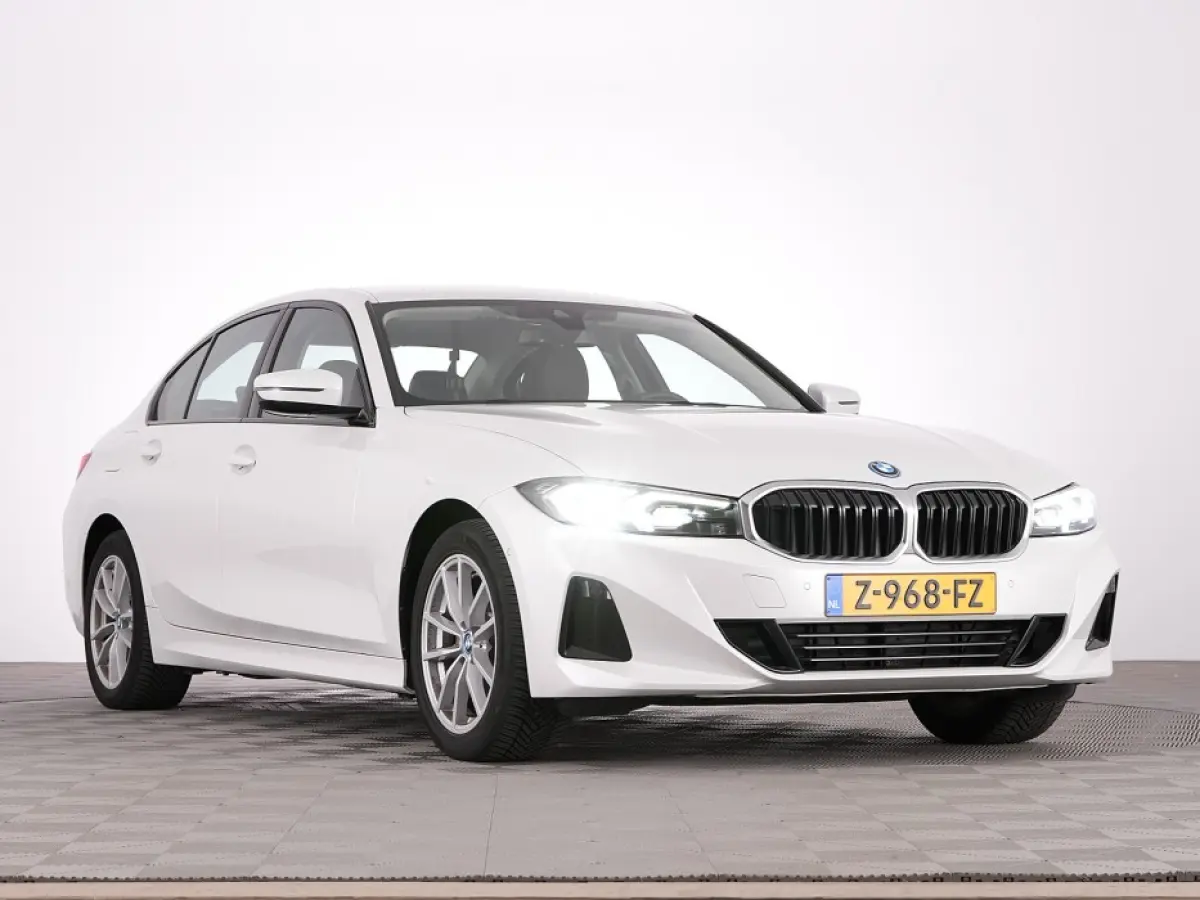 320 e | MOKKA LEDER | FULL LED | Sportstoelen | CAMERA | PHEV ✅ 1e Eigenaar !