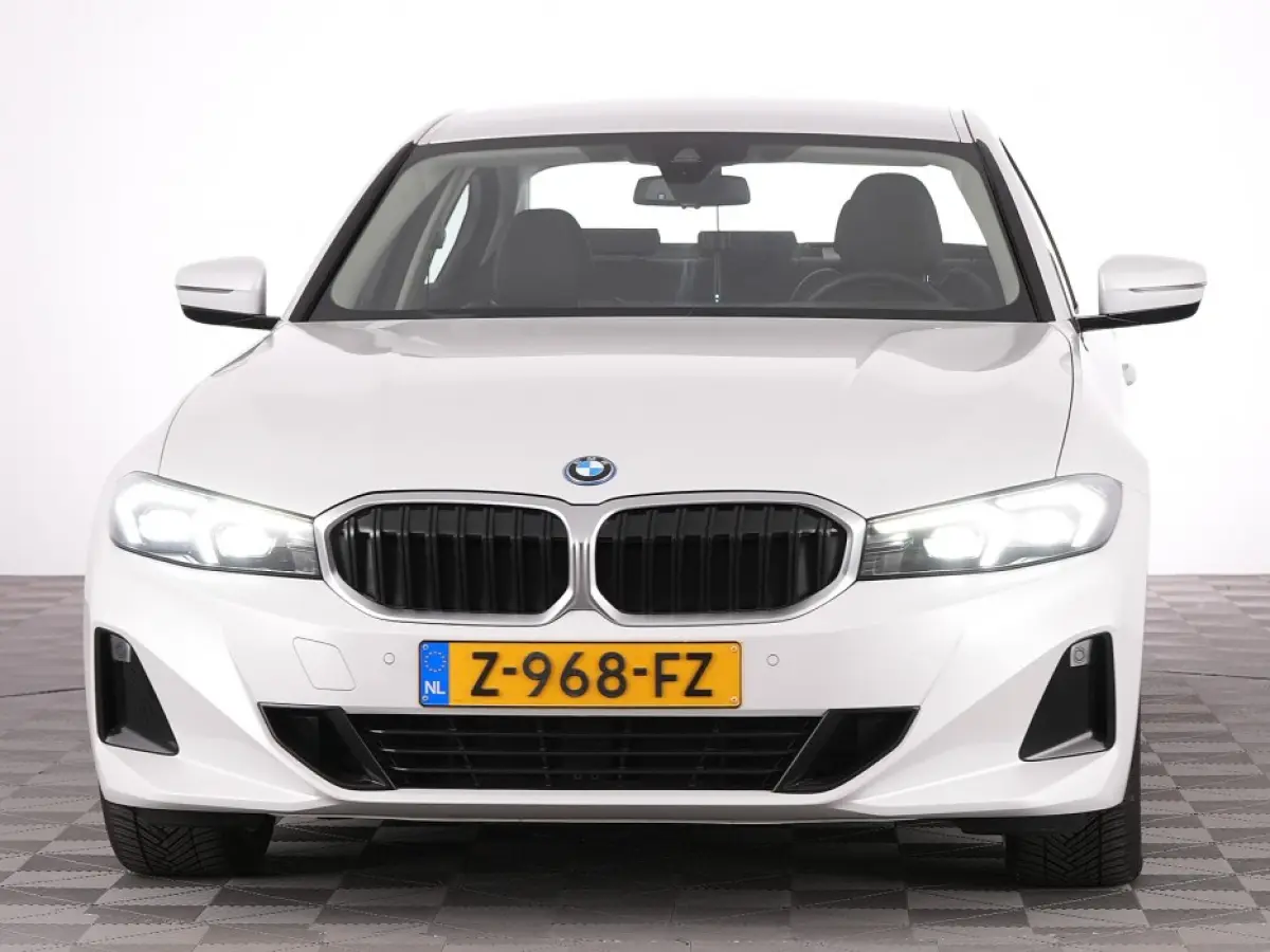 320 e | MOKKA LEDER | FULL LED | Sportstoelen | CAMERA | PHEV ✅ 1e Eigenaar !