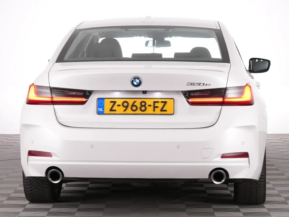 320 e | MOKKA LEDER | FULL LED | Sportstoelen | CAMERA | PHEV ✅ 1e Eigenaar !
