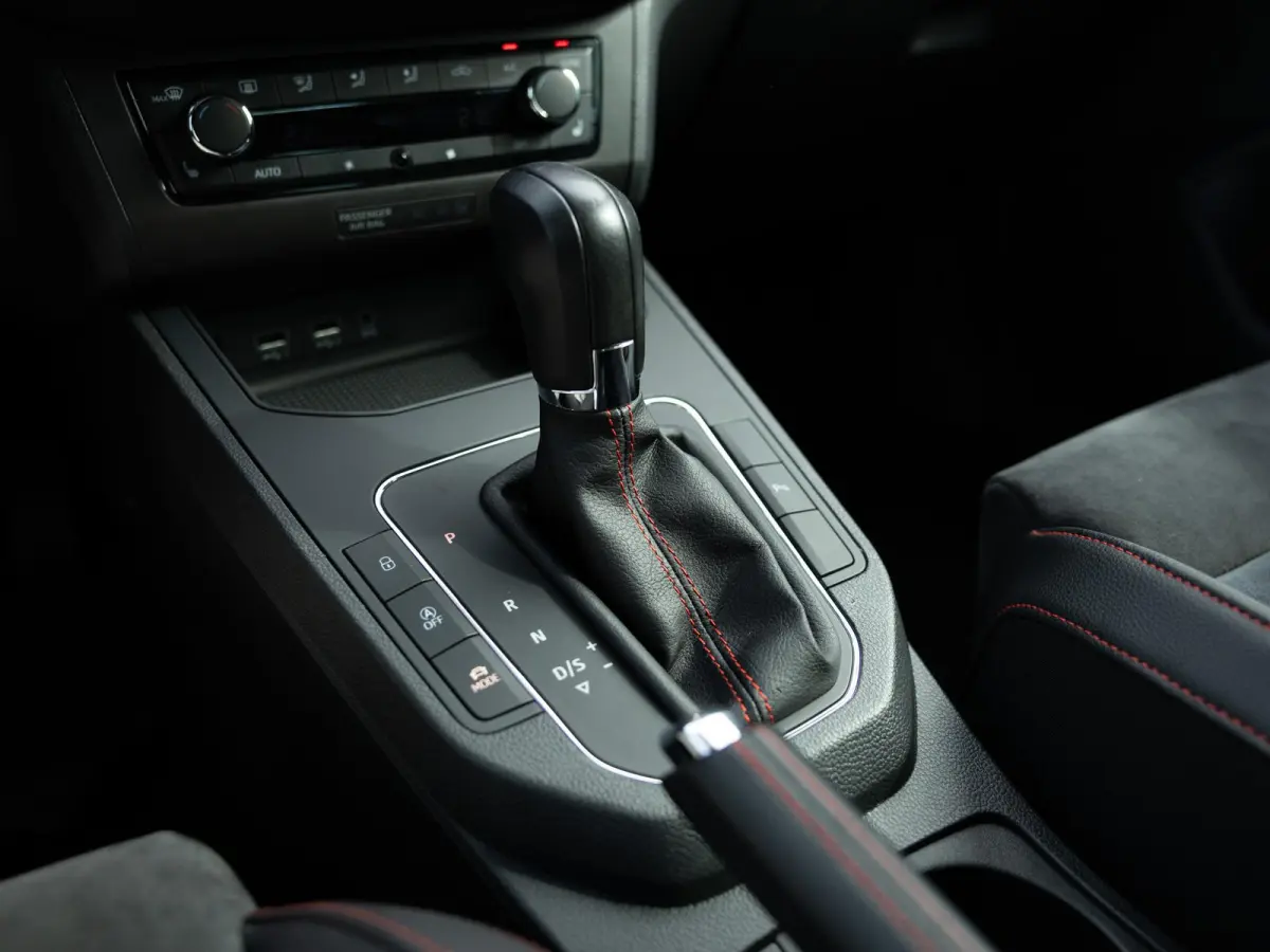 1.0 TSI FR |NL-Auto|Full LED|Carplay|Camera