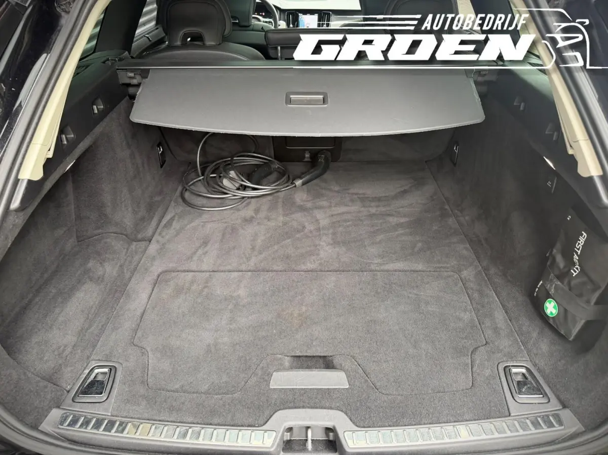 2.0 T8 Plug-in hybrid AWD Ultimate Dark PANO|ACC|