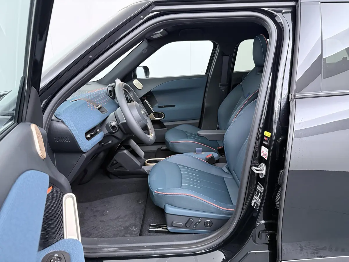 SE Favoured | Pakket XL | Stoel en stuurverwarming | Driving assistant Plus | 360 graden camera | Panoramadak | Harman Kardon