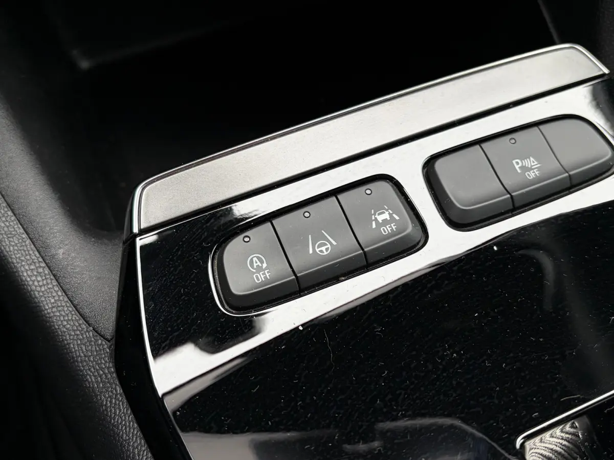 1.2 Turbo 130PK AUTOMAAT Ultimate | LEDER MET MASSAGE| MATRIX LED| ADAPTIEVE CRUISE CONTROL|  STOEL EN STUURVERWARMING| DODEHOEK DETECTIE| KEYLESS ENTRY & START| NAVIGATIE + APPLE CARPLAY/AN