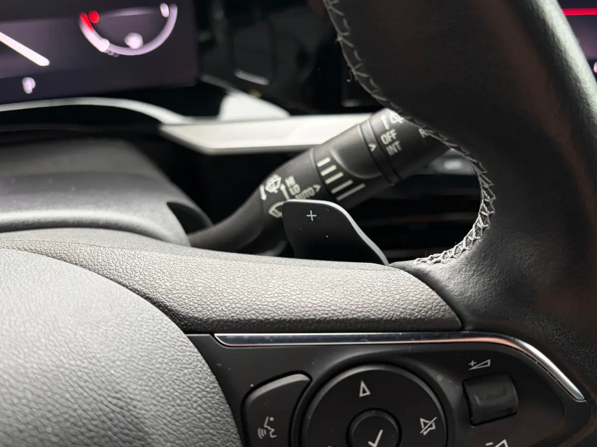 1.2 Turbo 130PK AUTOMAAT Ultimate | LEDER MET MASSAGE| MATRIX LED| ADAPTIEVE CRUISE CONTROL|  STOEL EN STUURVERWARMING| DODEHOEK DETECTIE| KEYLESS ENTRY & START| NAVIGATIE + APPLE CARPLAY/AN