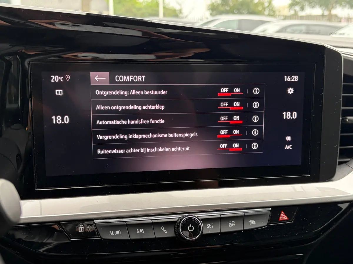 1.2 Turbo 130PK AUTOMAAT Ultimate | LEDER MET MASSAGE| MATRIX LED| ADAPTIEVE CRUISE CONTROL|  STOEL EN STUURVERWARMING| DODEHOEK DETECTIE| KEYLESS ENTRY & START| NAVIGATIE + APPLE CARPLAY/AN