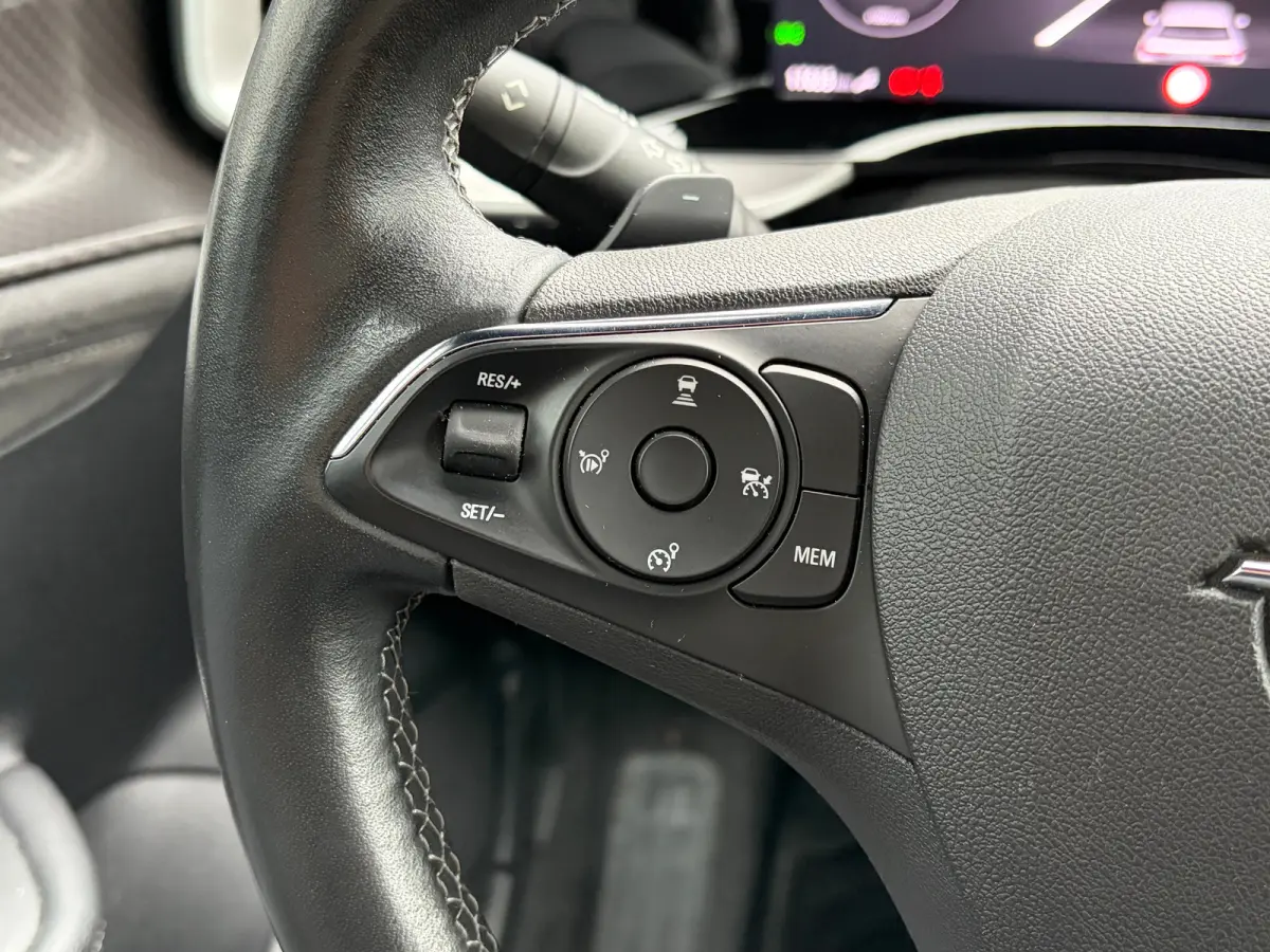 1.2 Turbo 130PK AUTOMAAT Ultimate | LEDER MET MASSAGE| MATRIX LED| ADAPTIEVE CRUISE CONTROL|  STOEL EN STUURVERWARMING| DODEHOEK DETECTIE| KEYLESS ENTRY & START| NAVIGATIE + APPLE CARPLAY/AN