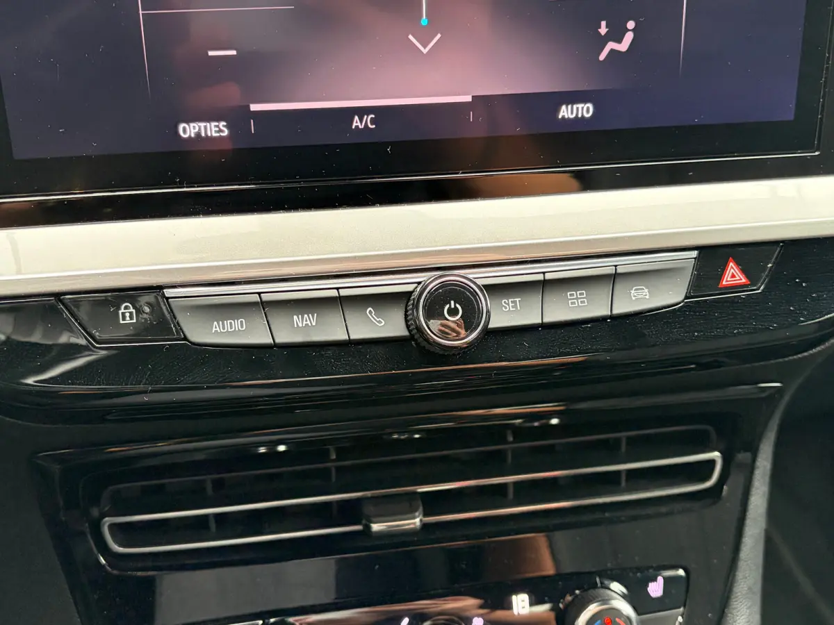 1.2 Turbo 130PK AUTOMAAT Ultimate | LEDER MET MASSAGE| MATRIX LED| ADAPTIEVE CRUISE CONTROL|  STOEL EN STUURVERWARMING| DODEHOEK DETECTIE| KEYLESS ENTRY & START| NAVIGATIE + APPLE CARPLAY/AN