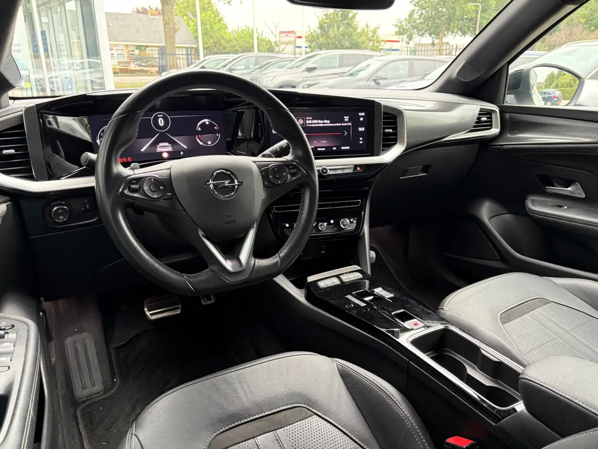 1.2 Turbo 130PK AUTOMAAT Ultimate | LEDER MET MASSAGE| MATRIX LED| ADAPTIEVE CRUISE CONTROL|  STOEL EN STUURVERWARMING| DODEHOEK DETECTIE| KEYLESS ENTRY & START| NAVIGATIE + APPLE CARPLAY/AN