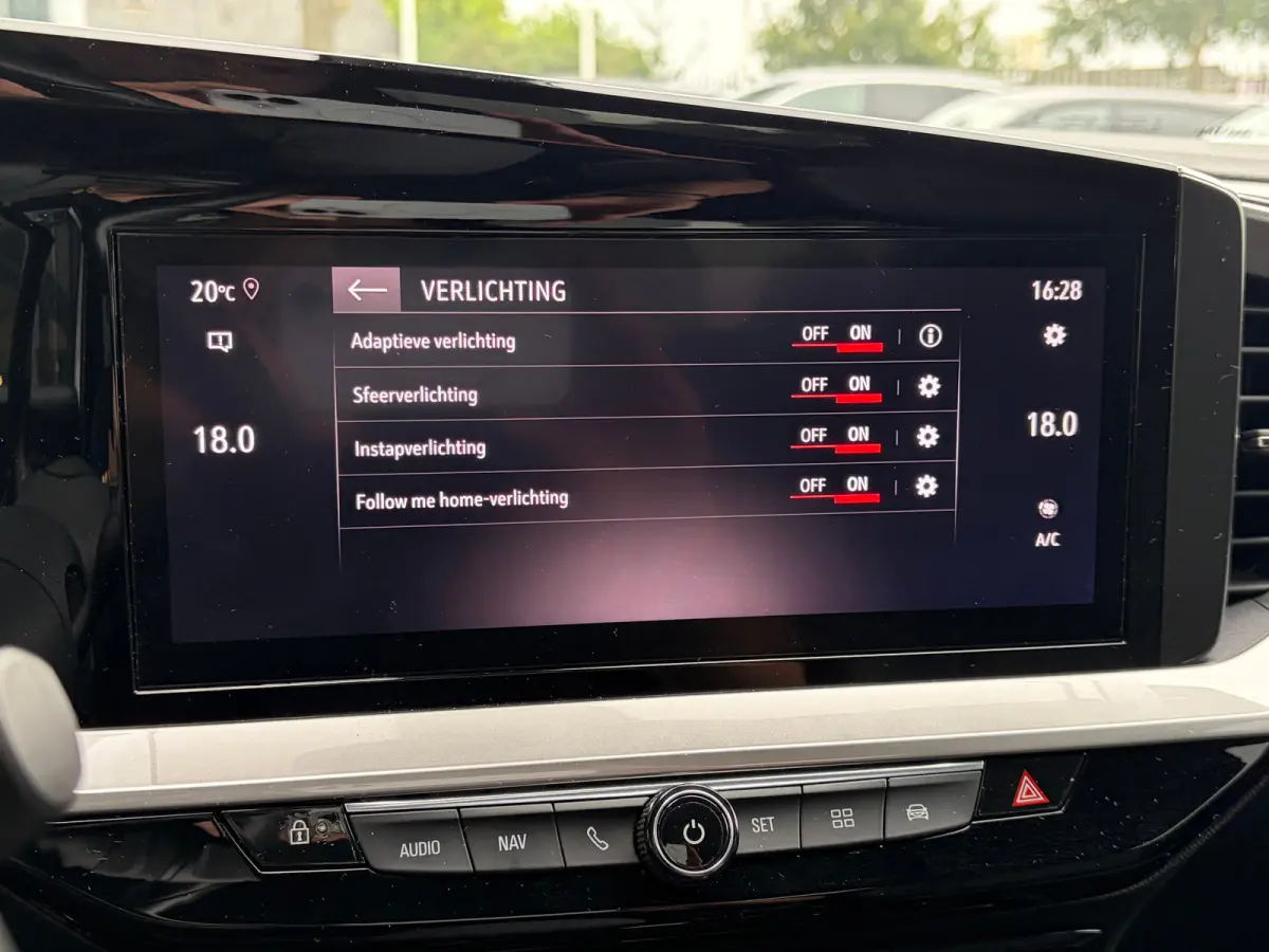 1.2 Turbo 130PK AUTOMAAT Ultimate | LEDER MET MASSAGE| MATRIX LED| ADAPTIEVE CRUISE CONTROL|  STOEL EN STUURVERWARMING| DODEHOEK DETECTIE| KEYLESS ENTRY & START| NAVIGATIE + APPLE CARPLAY/AN