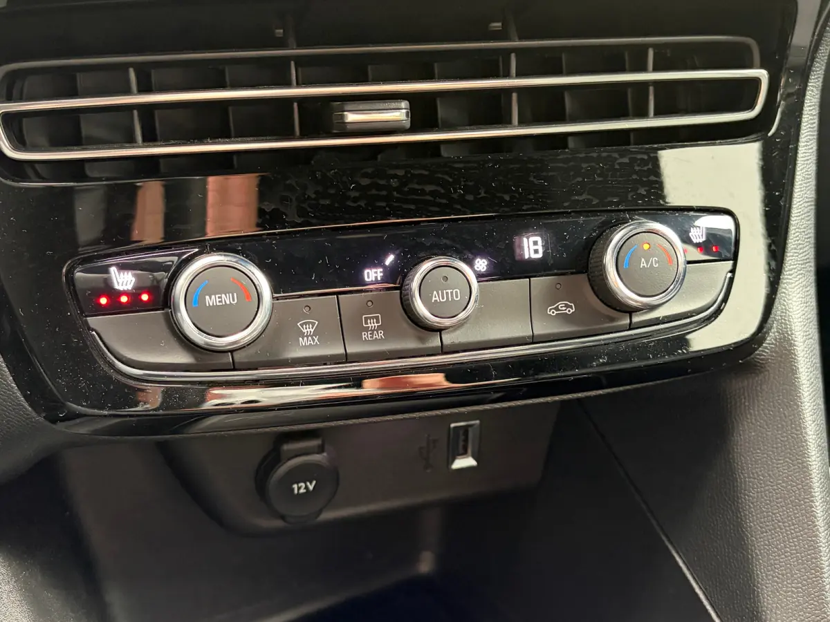 1.2 Turbo 130PK AUTOMAAT Ultimate | LEDER MET MASSAGE| MATRIX LED| ADAPTIEVE CRUISE CONTROL|  STOEL EN STUURVERWARMING| DODEHOEK DETECTIE| KEYLESS ENTRY & START| NAVIGATIE + APPLE CARPLAY/AN