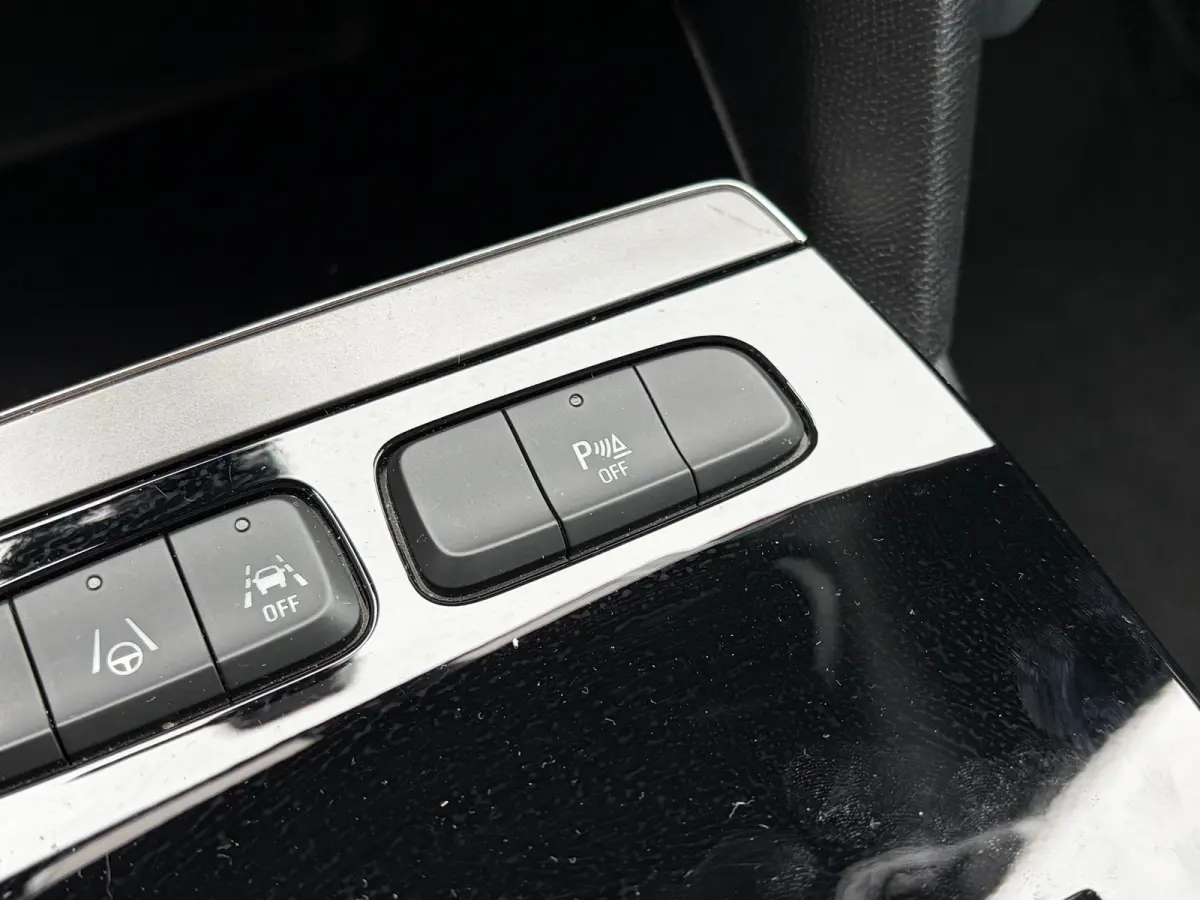 1.2 Turbo 130PK AUTOMAAT Ultimate | LEDER MET MASSAGE| MATRIX LED| ADAPTIEVE CRUISE CONTROL|  STOEL EN STUURVERWARMING| DODEHOEK DETECTIE| KEYLESS ENTRY & START| NAVIGATIE + APPLE CARPLAY/AN