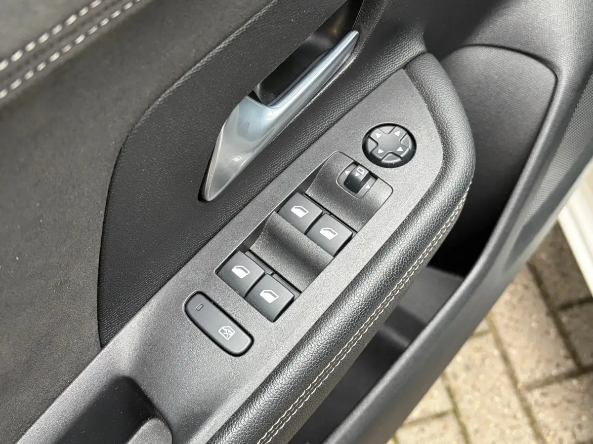 1.2 Turbo 130PK AUTOMAAT Ultimate | LEDER MET MASSAGE| MATRIX LED| ADAPTIEVE CRUISE CONTROL|  STOEL EN STUURVERWARMING| DODEHOEK DETECTIE| KEYLESS ENTRY & START| NAVIGATIE + APPLE CARPLAY/AN