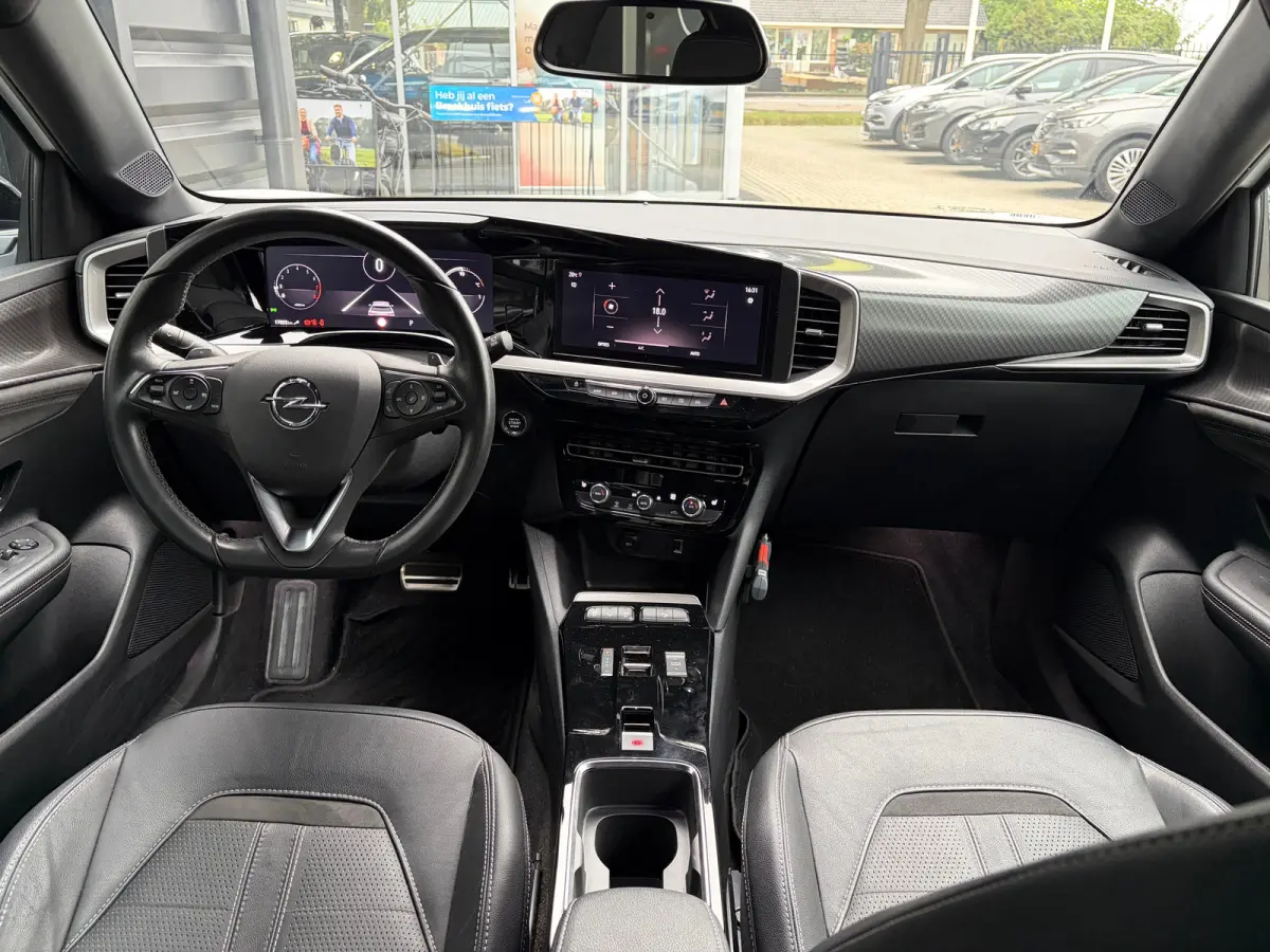 1.2 Turbo 130PK AUTOMAAT Ultimate | LEDER MET MASSAGE| MATRIX LED| ADAPTIEVE CRUISE CONTROL|  STOEL EN STUURVERWARMING| DODEHOEK DETECTIE| KEYLESS ENTRY & START| NAVIGATIE + APPLE CARPLAY/AN