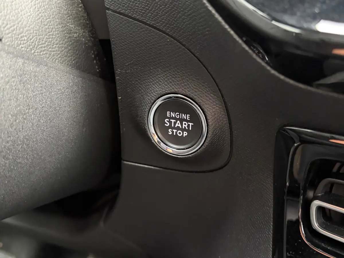 1.2 Turbo 130PK AUTOMAAT Ultimate | LEDER MET MASSAGE| MATRIX LED| ADAPTIEVE CRUISE CONTROL|  STOEL EN STUURVERWARMING| DODEHOEK DETECTIE| KEYLESS ENTRY & START| NAVIGATIE + APPLE CARPLAY/AN