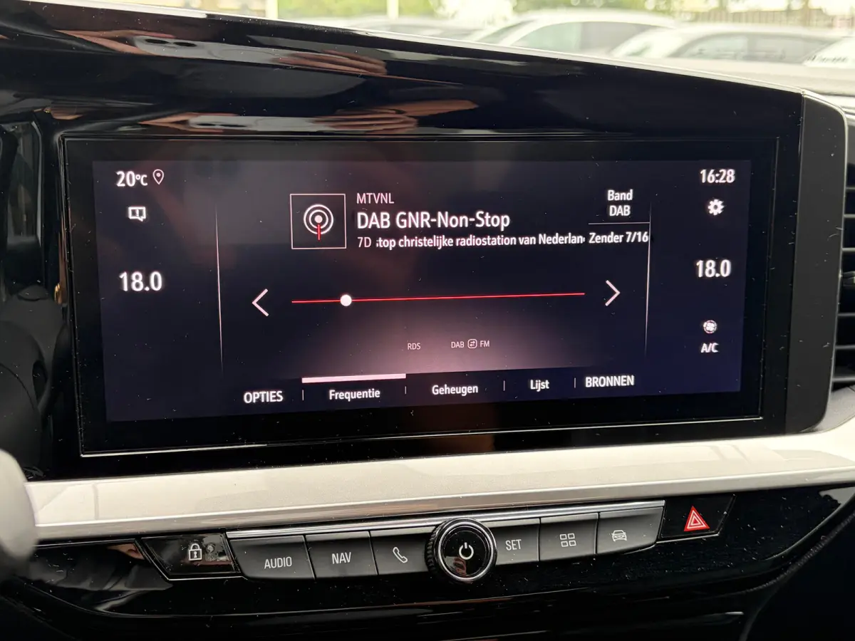 1.2 Turbo 130PK AUTOMAAT Ultimate | LEDER MET MASSAGE| MATRIX LED| ADAPTIEVE CRUISE CONTROL|  STOEL EN STUURVERWARMING| DODEHOEK DETECTIE| KEYLESS ENTRY & START| NAVIGATIE + APPLE CARPLAY/AN