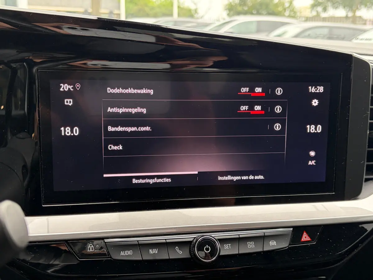 1.2 Turbo 130PK AUTOMAAT Ultimate | LEDER MET MASSAGE| MATRIX LED| ADAPTIEVE CRUISE CONTROL|  STOEL EN STUURVERWARMING| DODEHOEK DETECTIE| KEYLESS ENTRY & START| NAVIGATIE + APPLE CARPLAY/AN