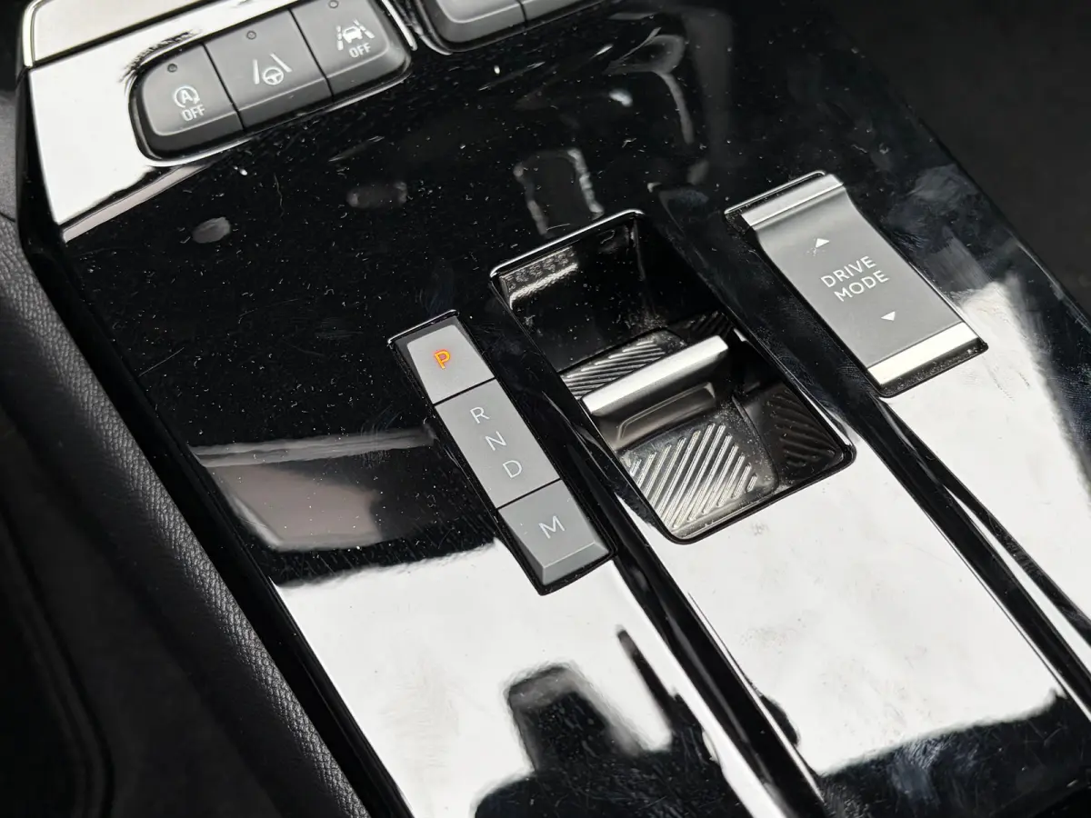 1.2 Turbo 130PK AUTOMAAT Ultimate | LEDER MET MASSAGE| MATRIX LED| ADAPTIEVE CRUISE CONTROL|  STOEL EN STUURVERWARMING| DODEHOEK DETECTIE| KEYLESS ENTRY & START| NAVIGATIE + APPLE CARPLAY/AN