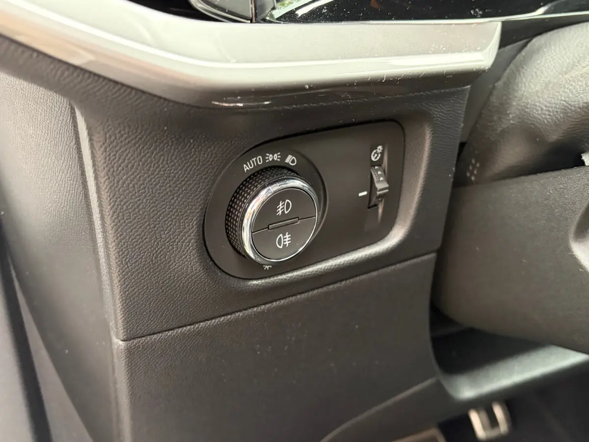 1.2 Turbo 130PK AUTOMAAT Ultimate | LEDER MET MASSAGE| MATRIX LED| ADAPTIEVE CRUISE CONTROL|  STOEL EN STUURVERWARMING| DODEHOEK DETECTIE| KEYLESS ENTRY & START| NAVIGATIE + APPLE CARPLAY/AN