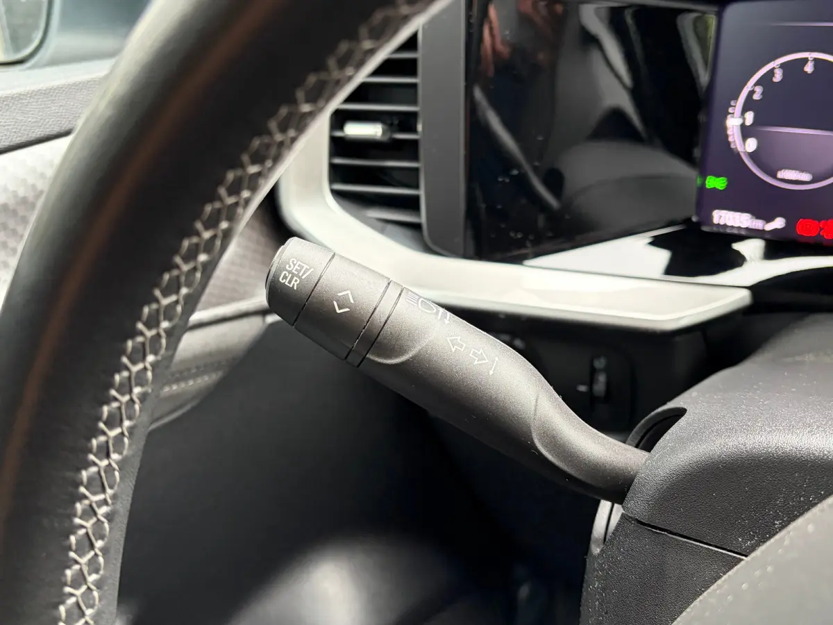 1.2 Turbo 130PK AUTOMAAT Ultimate | LEDER MET MASSAGE| MATRIX LED| ADAPTIEVE CRUISE CONTROL|  STOEL EN STUURVERWARMING| DODEHOEK DETECTIE| KEYLESS ENTRY & START| NAVIGATIE + APPLE CARPLAY/AN
