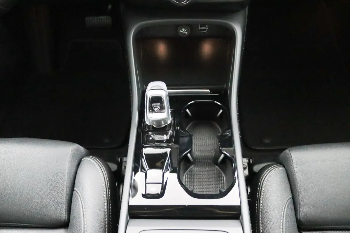 T2 Inscription | Stoel en stuurwielverwarming | Adaptieve Cruise control | Lederen bekleding | Parkeersensoren voor en achter | LED |