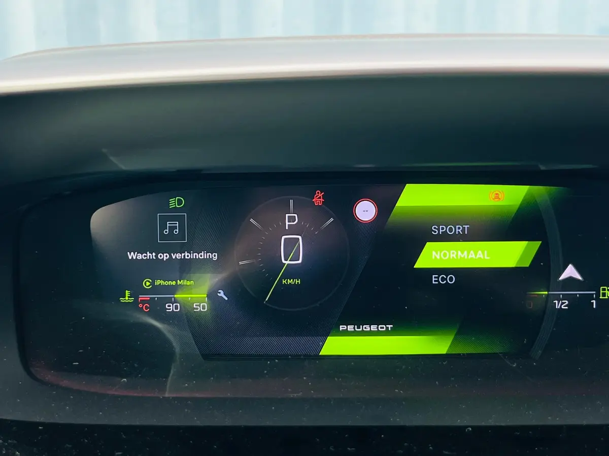 1.2 130PK 5-DRS GT AUTOMAAT Elektrische stoel | Massage! | SUPER UITSTRALING! | | Achterbank in delen neerklapbaar | Achteropkomend verkeer waarschuwing | Achteruitrij assistent