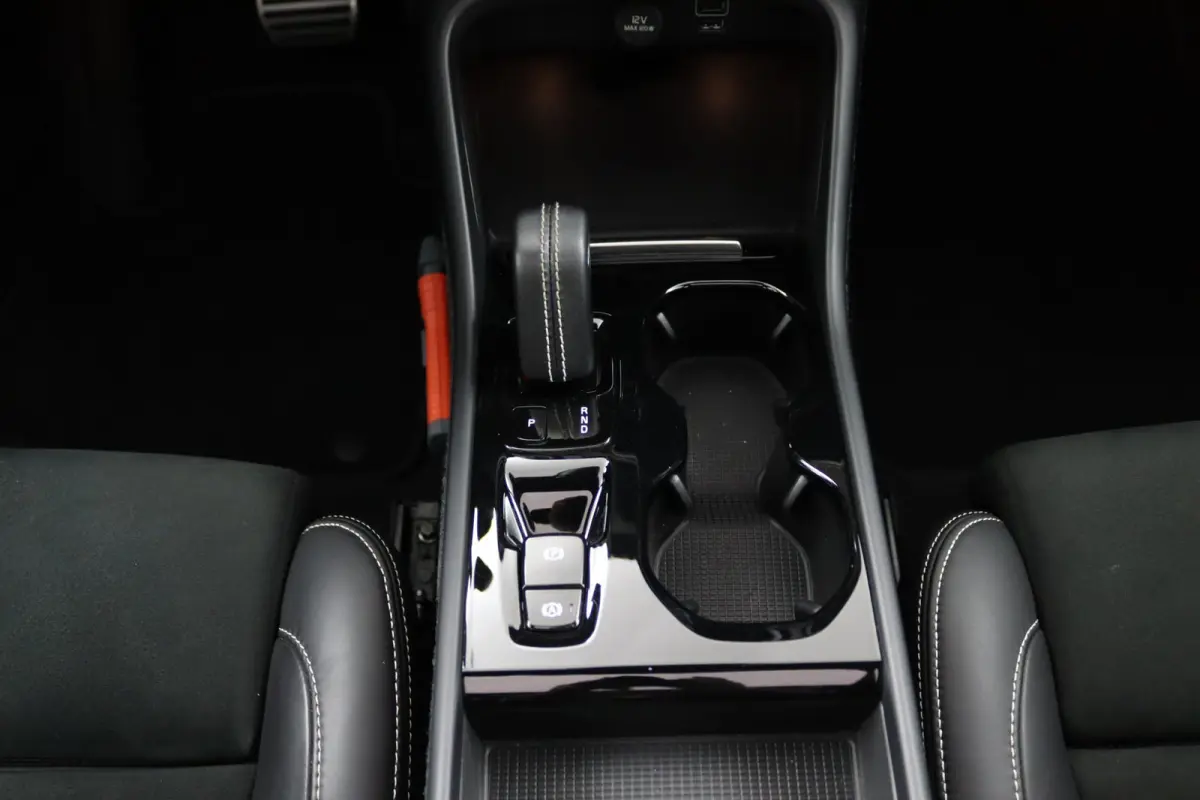 T4 R-Design | Panoramadak | SoH 86% | BLIS | 360 Camera | Adaptive Cruise | Harman/Kardon |