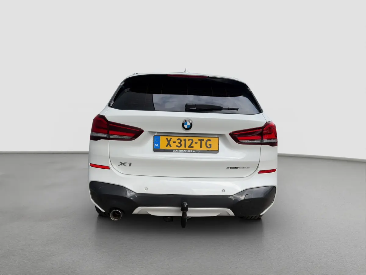xDrive25e eDrive Edition 220pk M-Sport | M-pakket | Sportstoelen | Trekhaak | Leder | Cruise controle | Climate controle | Navigatie | Elektrische achterklep