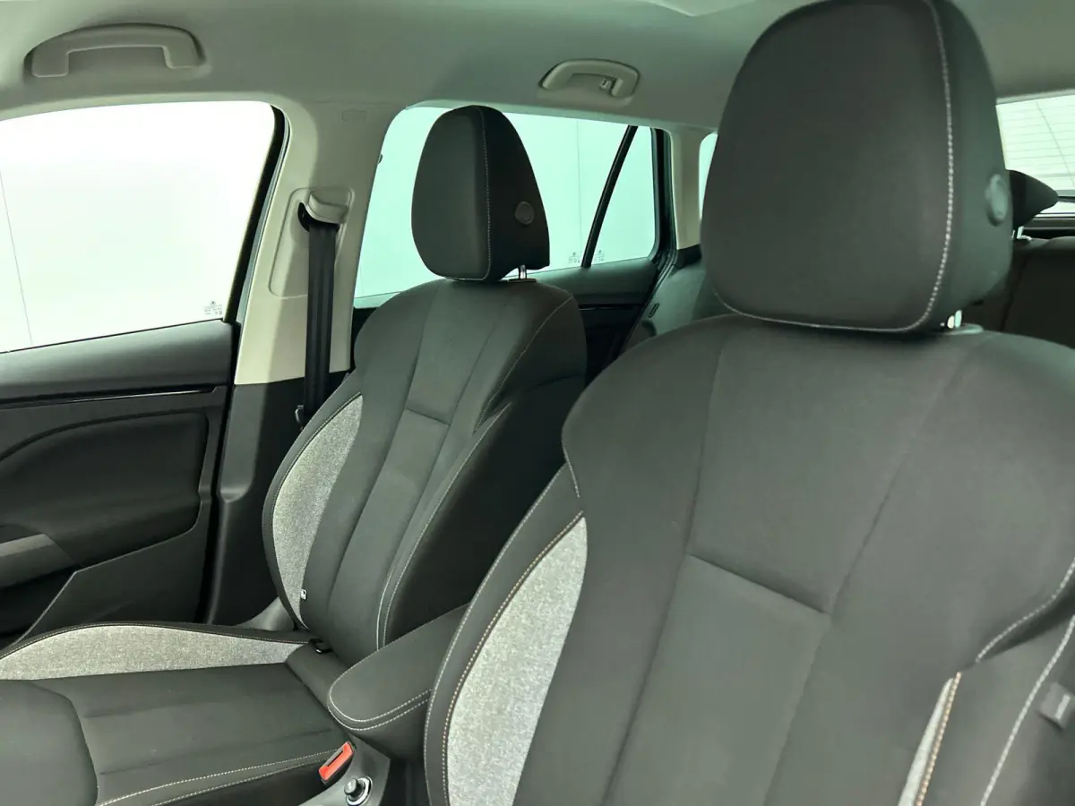 1.0 TSI Business Edition Automaat Navigatie Climate control Cruise control LED Keyless Start  Achteruitrijcamera Parkeersensoren Apple Carplay/ Android Auto Radio