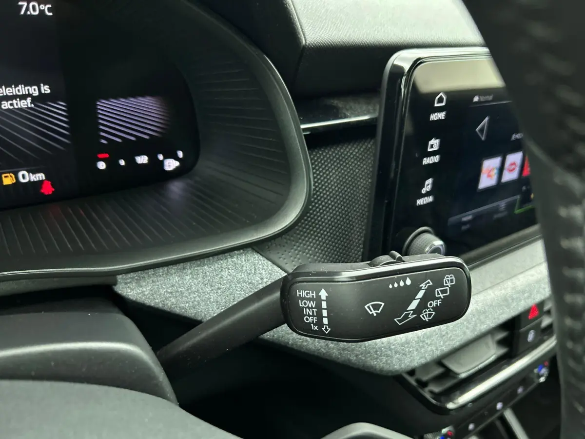 1.0 TSI Business Edition Automaat Navigatie Climate control Cruise control LED Keyless Start  Achteruitrijcamera Parkeersensoren Apple Carplay/ Android Auto Radio
