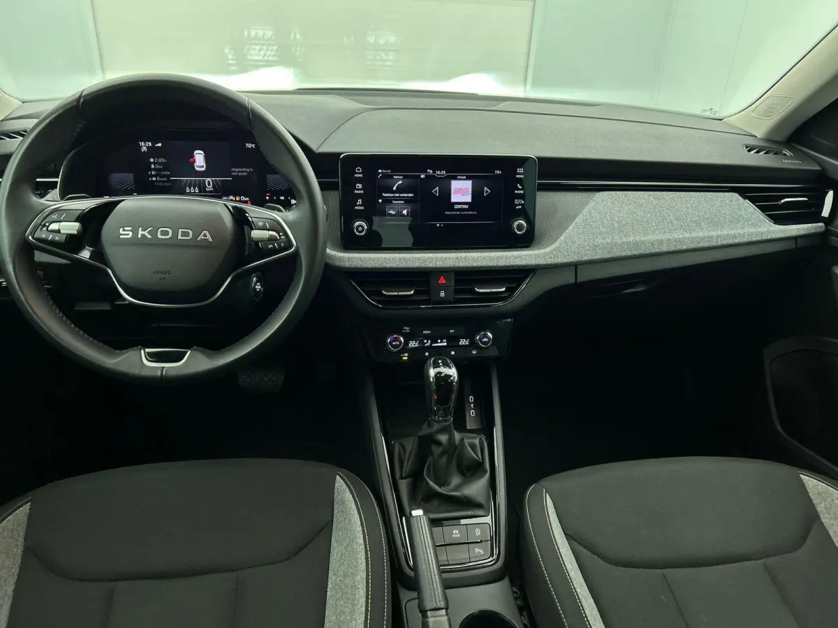 1.0 TSI Business Edition Automaat Navigatie Climate control Cruise control LED Keyless Start  Achteruitrijcamera Parkeersensoren Apple Carplay/ Android Auto Radio