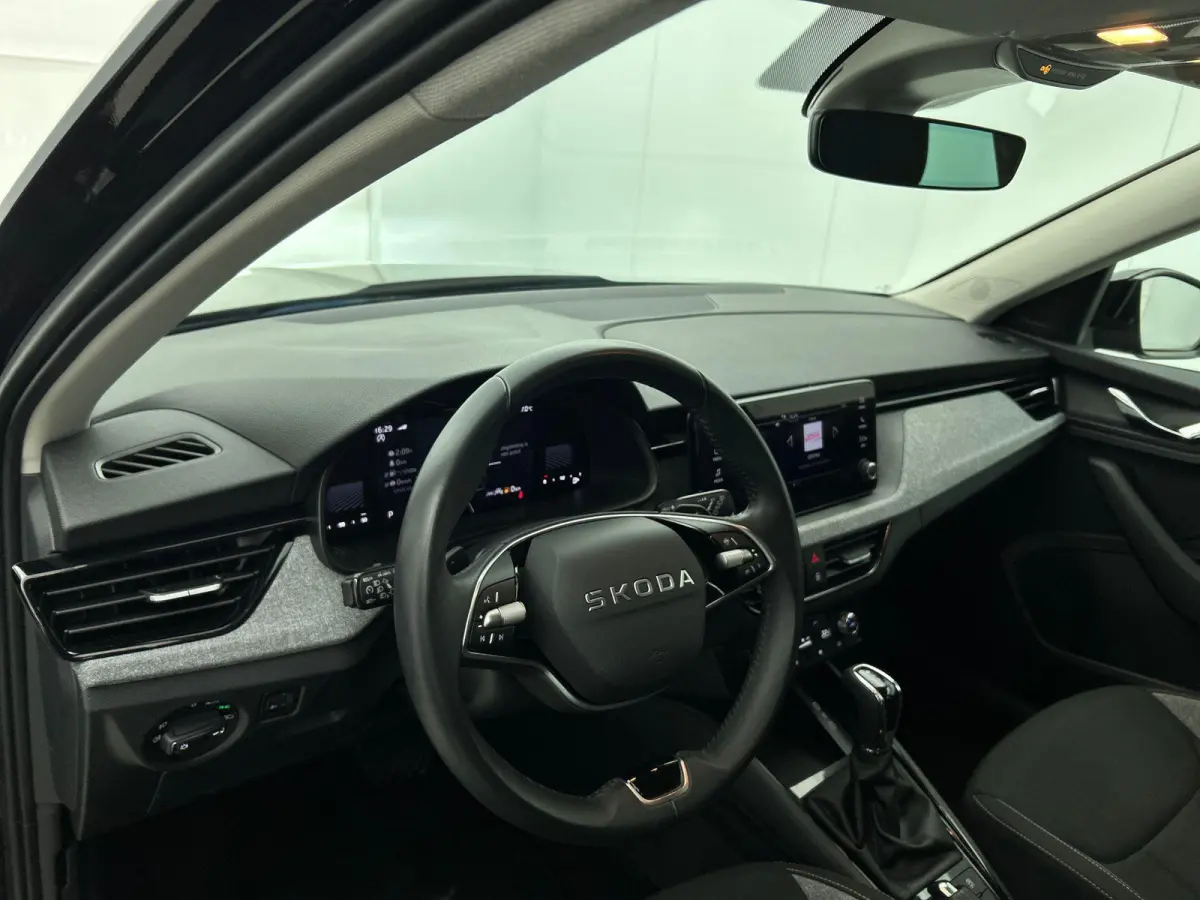 1.0 TSI Business Edition Automaat Navigatie Climate control Cruise control LED Keyless Start  Achteruitrijcamera Parkeersensoren Apple Carplay/ Android Auto Radio