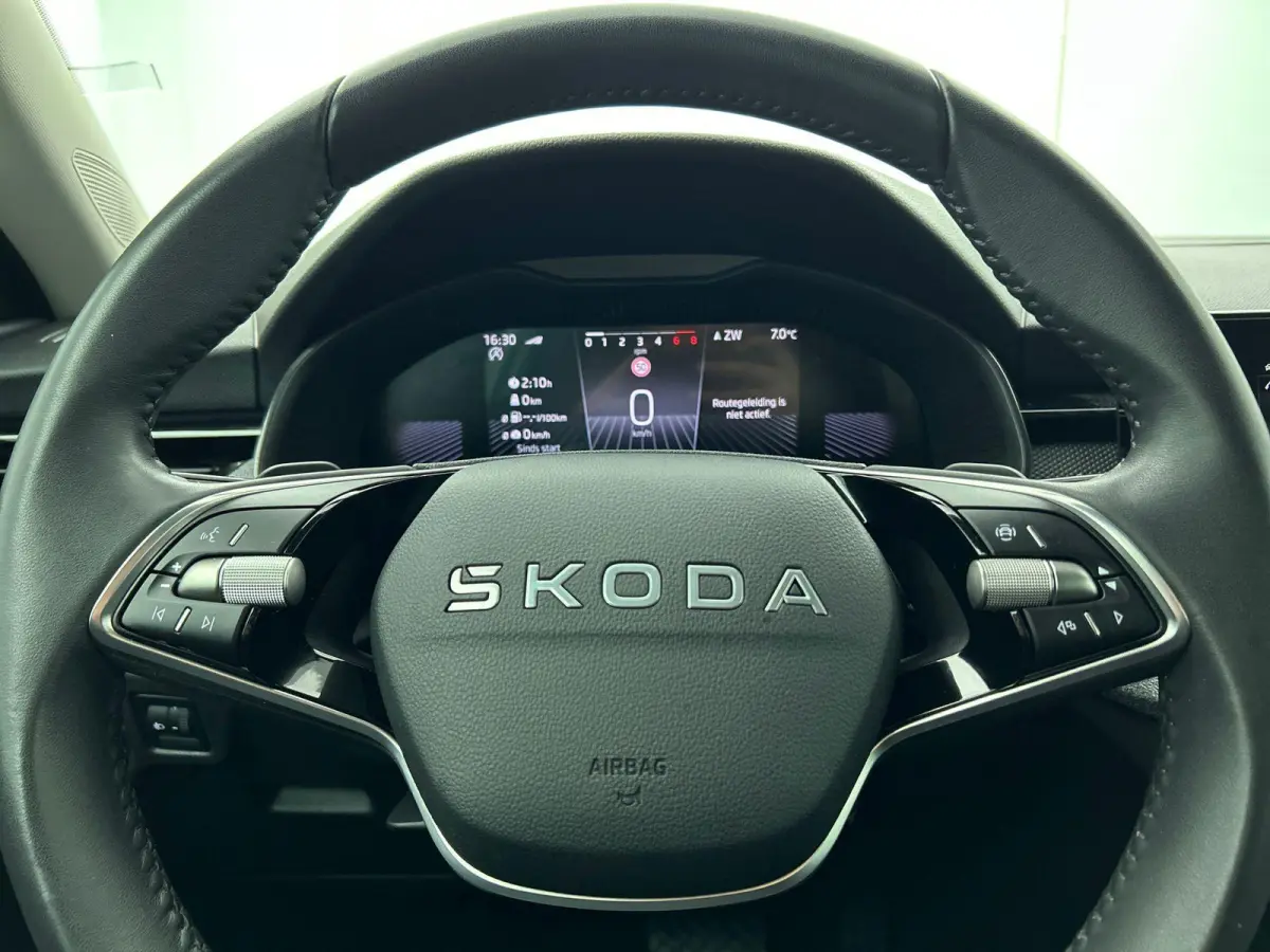 1.0 TSI Business Edition Automaat Navigatie Climate control Cruise control LED Keyless Start  Achteruitrijcamera Parkeersensoren Apple Carplay/ Android Auto Radio