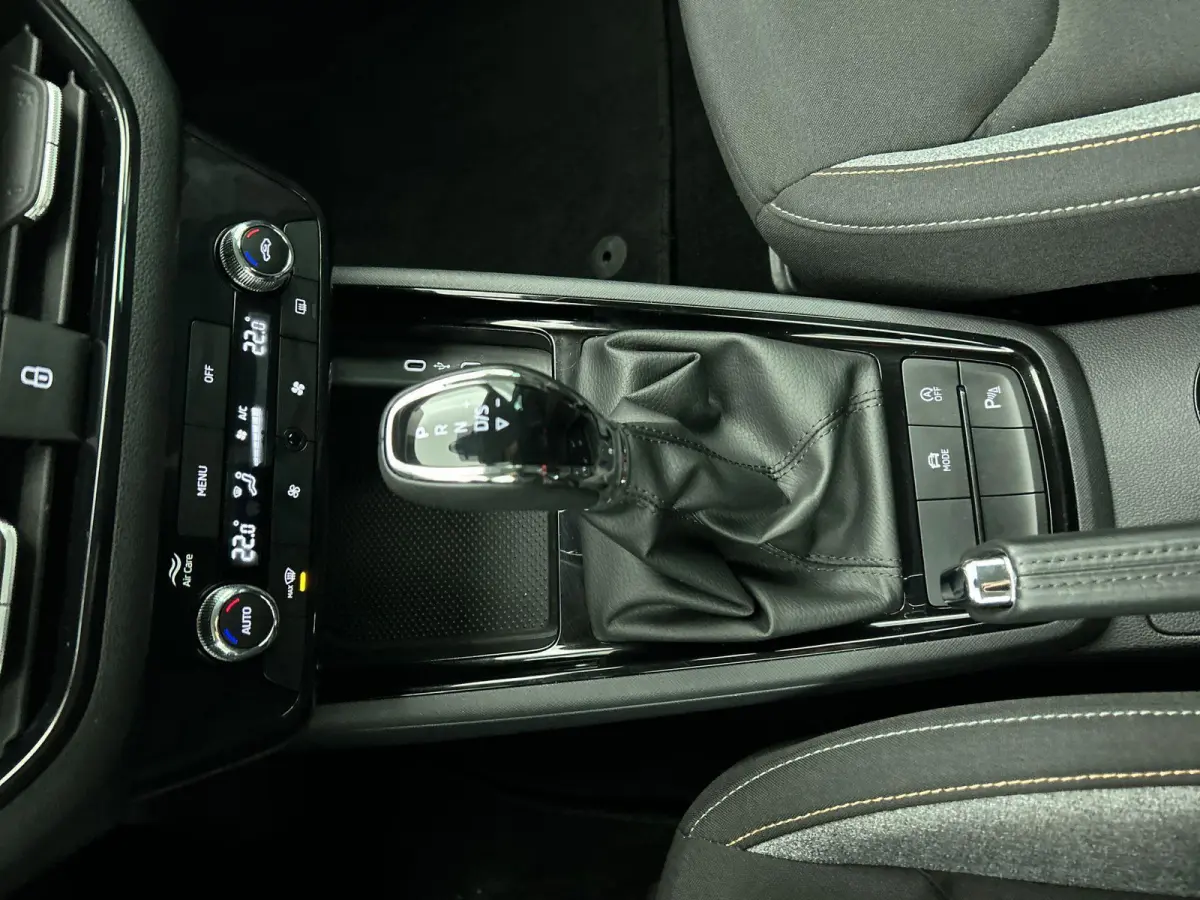 1.0 TSI Business Edition Automaat Navigatie Climate control Cruise control LED Keyless Start  Achteruitrijcamera Parkeersensoren Apple Carplay/ Android Auto Radio